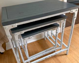 Beach nesting tables