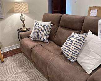 Electronic reclining couch