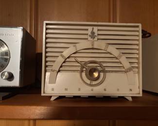 Vintage Emerson White Bakelite Model 811
