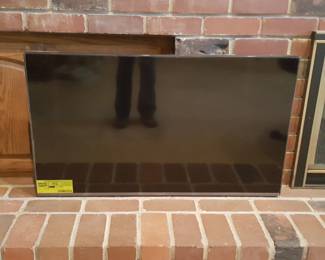 New 43" LG 43UQ7070ZUD - 4K UHD Smart TV with webOS - HDMI (with ARC), USB, LAN, Antenna - No Remote