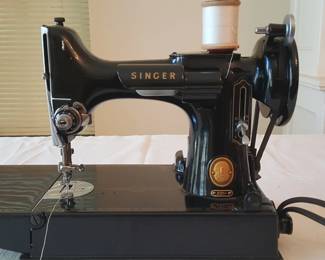 1954 Singer 221 Featherweight Sewing Machine – Excellent Condition – with Case & Accessories