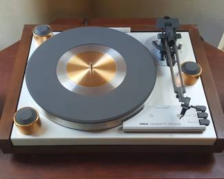 Yamaha PF-1000 Natural Sound Turntable – Near Mint, Belt-Drive w/ Rosewood Veneer