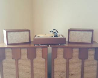 Vintage KLH Model 19 Nineteen Turntable w/Speakers – Mid-Century Modern Beauty – Plays Beautifully