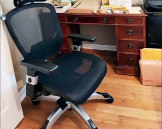 Mahogany Kneehole Desk with Fancy Office Chair