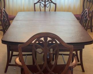 Dining Room Table & Chairs