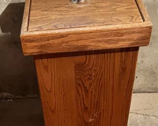 Wooden hamper.