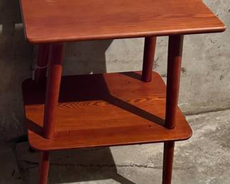 Very cool vintage table!