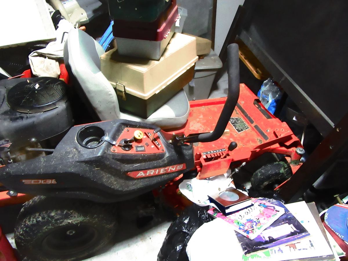 Working zero turn lawnmower, tested we mower yard with this mower.
