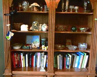 Book/display cabinet.