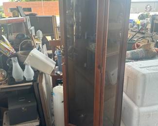 Corner locking gun cabinet 