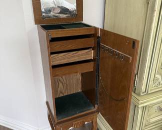 Standing jewelry chest