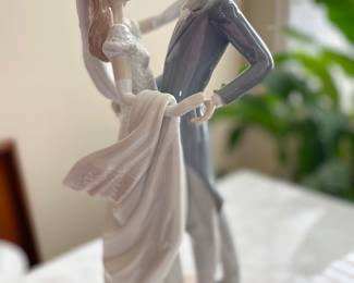 LLADRO 'I LOVE YOU TRULY' COUPLE FIGURINE - For Bridal or Wedding-MINT condition, $300.