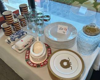 Holiday dishware