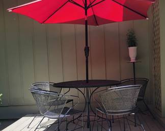 Patio table & 4 Chairs with Umbrella