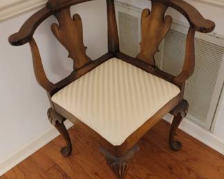 Globe Furniture Co. Queen Anne Style Carved Mahogany Corner Chair