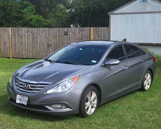 2013 Hyundai Sonata.
Blown Engine
New Headlights New Locks and handles And wipers.
Clear Titĺe
MAKE OFFER PICK UP TODAY!