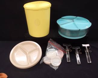 Tupperware       Pyrex pot holders