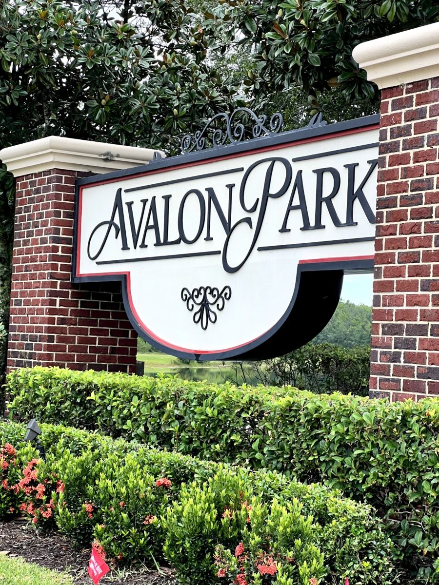 Sale is in a beautiful and stylish 4 bedroom, 5 bathroom home in Avalon Park.