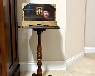Display table and box