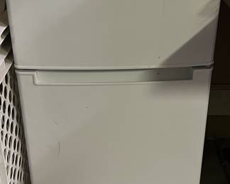 Magic Chef Mini Fridge/Freezer