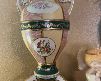 Matching Pair of urns