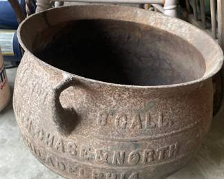 Cast iron pot