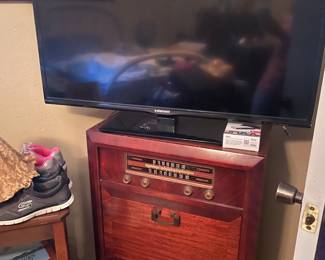 Record Player, TV