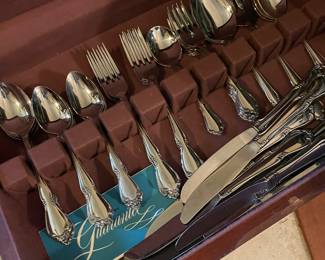 Stainless Steel Oneida Arbor Rose flatware set