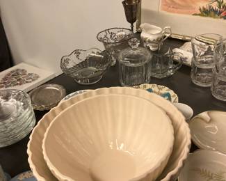 White porcelain ribbed bowls