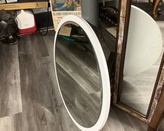 Round mirror