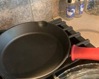 Cast iron pan med and large