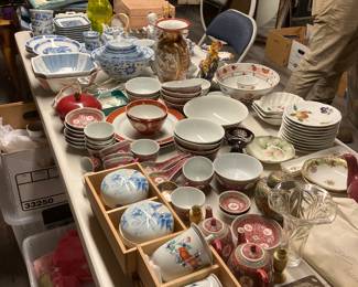 Assorted sets of Asian /Chinese pottery