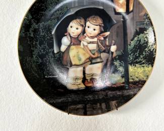 Hummel collector plates – charming scenes full of nostalgia and warmth
