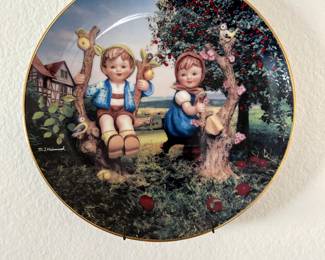 Hummel collector plates – charming scenes full of nostalgia and warmth