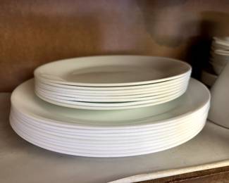 Corelle dinnerware set – lightweight, durable, and everyday reliable