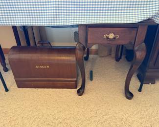 Antique Singer Sewing Machine/End Table with Drawer