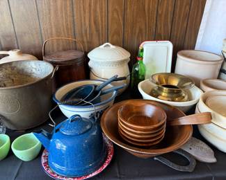 Wooden Bowls/Enamel Ware