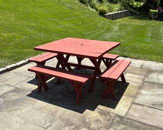 Picnic table