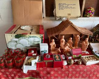 Christmas in garage
Large terracotta nativity
Dinnerware set service for 8
