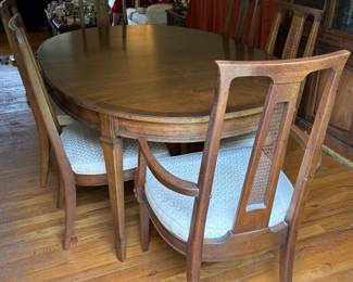 Dining RoomTable Set Expands from 64” to 100”. Pads and 3 leaves included