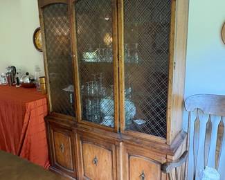 Breakfront cabinet