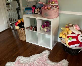 Whit and pink fun rug for girls room