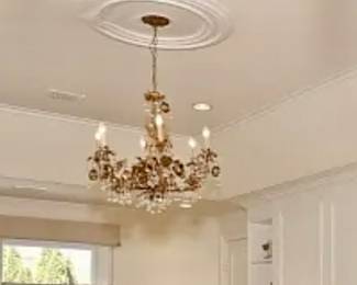 Beautiful Chandlier (will present in box, already removed)
