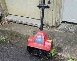 Working snow shovel.