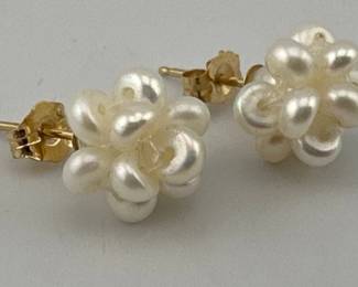 14kt pearl cluster studs