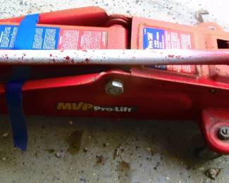 Floor jack, has been tested and works fine.