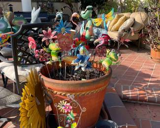 Besides the pot, here we have an array of cute metal decorations for indoor or outdoor plants.