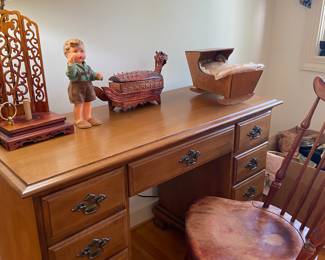 Young-Hinkle student desk, matches dresser and mirror, made by Lexington Furniture Co in High Point, NC