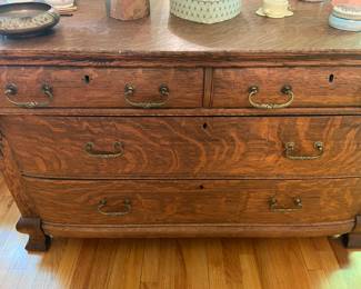 Beautiful grain on the antique quarter-sawn oak chest