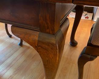 Queen Anne legs on English Pub table